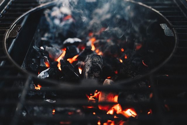 BBQで火力が安定せず困っている様子