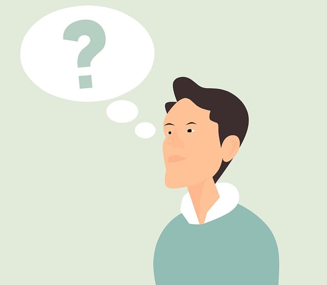 舞い上がる埃と困った表情の人物