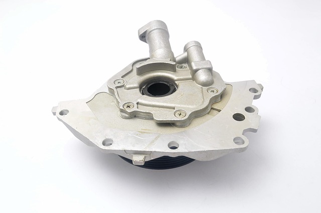 パンク修理キット、予備チューブ、シーラント剤が並べられ、比較検討しているイメージ