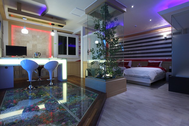 ホテル選びに失敗して困惑する人のイメージ