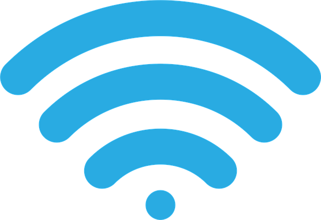 多数のWi-Fiルーターが並び、どれを選べばいいか迷っている人のイメージ