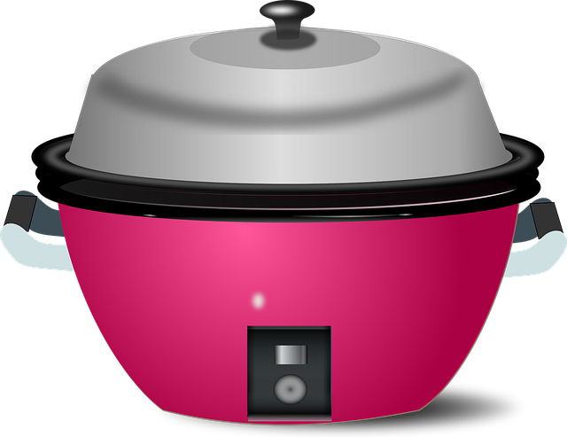 炊飯器から湯気が出ており、美味しそうなご飯が炊けている様子