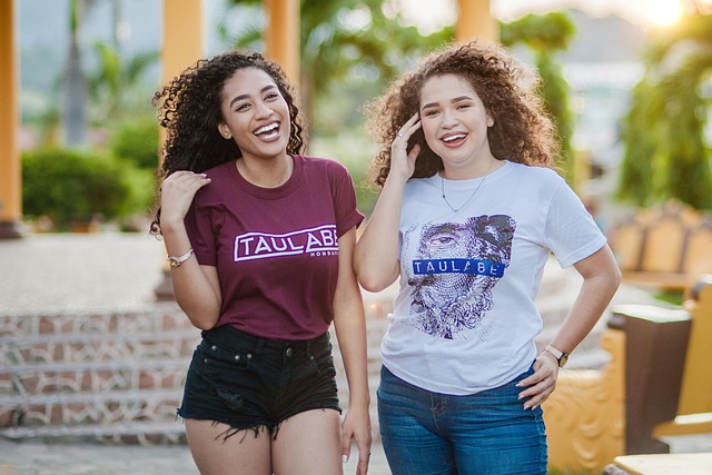 笑顔で健康的な生活を送る女性