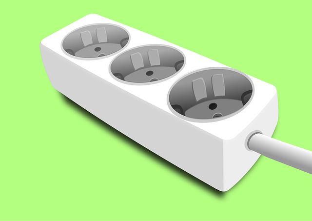 汚れたコンセントとホコリ