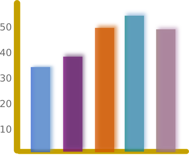 比較表を指差しながら検討する人